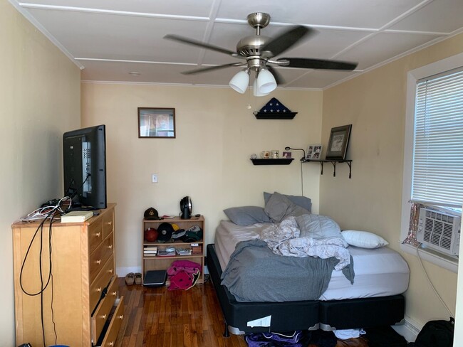 Building Photo - East Somerville, Laundry, Eat-in Kitchen, ...