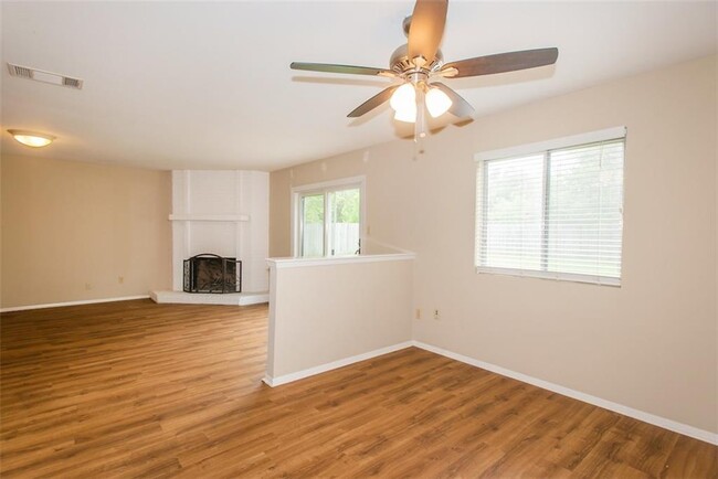 Foto del edificio - 7708 Wakefield Dr