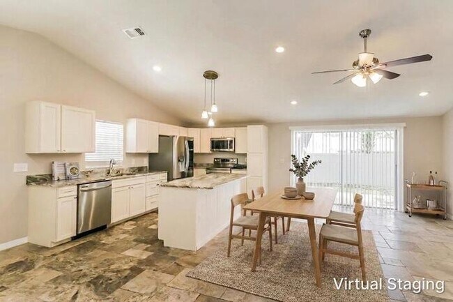 Foto del edificio - 16051 Grass Lake Dr