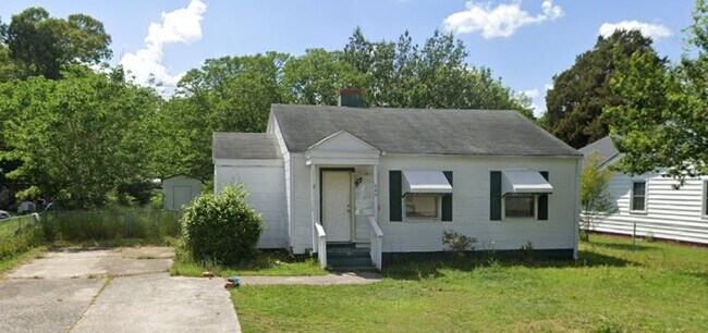 Casa desde la calle. - 703 McArthur Blvd