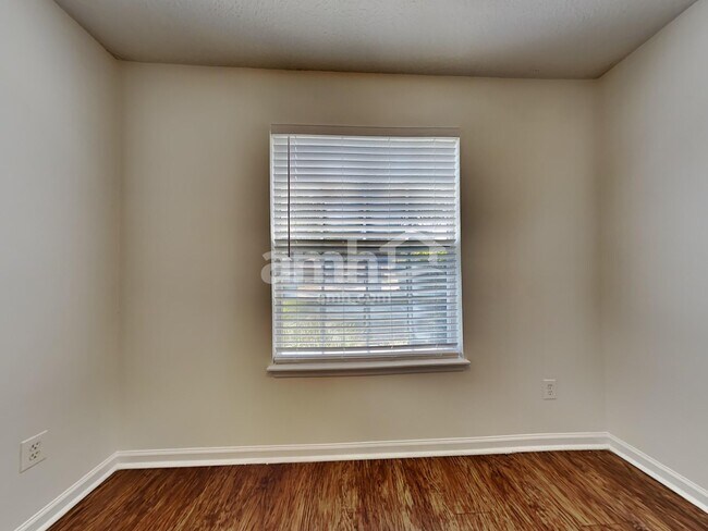 Foto del edificio - 1052 Buttercup Dr