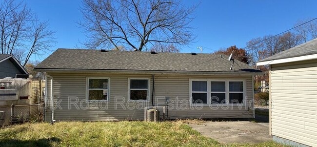 Building Photo - 2102 Piccadilly Ave