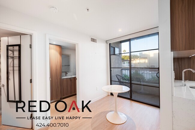 Foto del edificio - 11649 Mayfield Ave