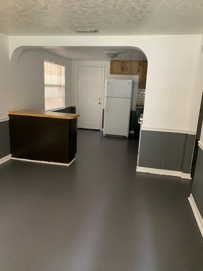 Photo - 2004 E Genesee St House