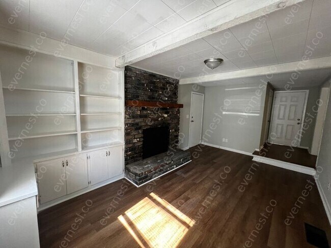Building Photo - 9825 Maple Ln