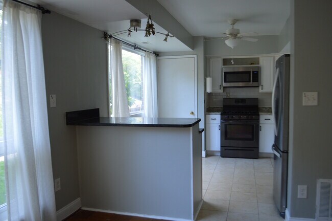 Building Photo - 10023 Mosby Woods Dr