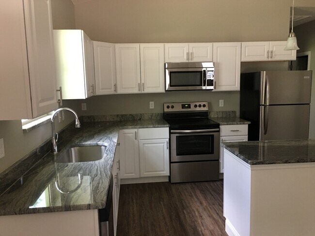 Foto del edificio - 3/2 House For Rent in Northside Jax!
