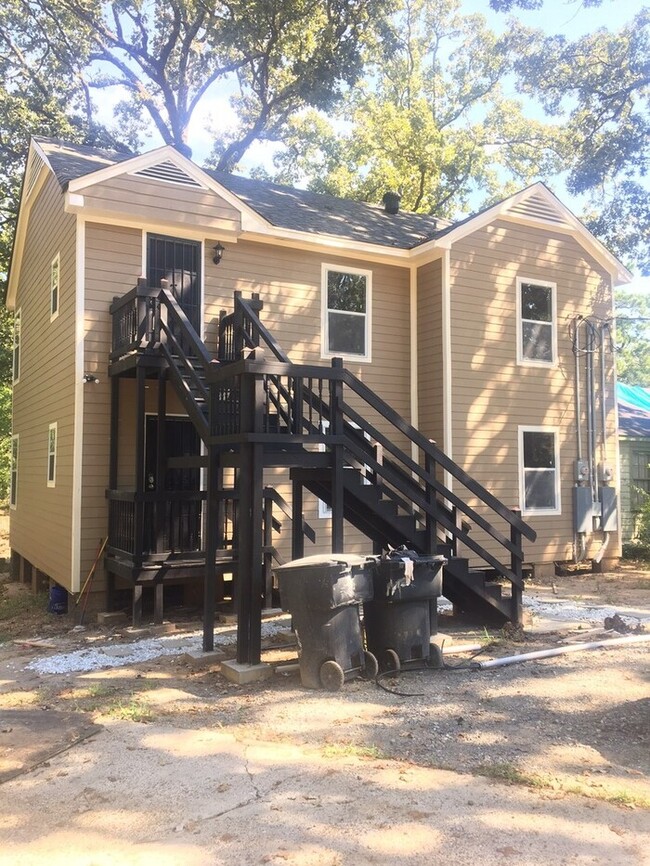 Foto del edificio - Duplex in Highland near Highland Park