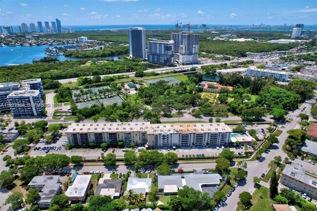 Foto del edificio - 16851 NE 23rd Ave