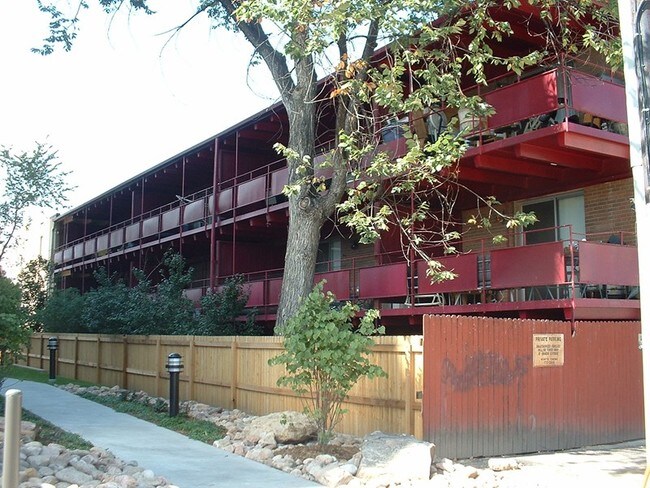 Foto del edificio - 1912 S University Blvd