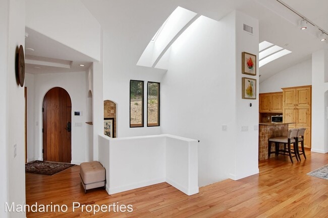 Building Photo - 5 br, 4 bath House - 2664 Montrose Place