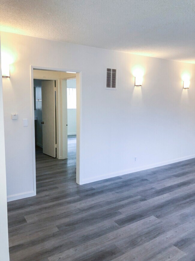 Foto del edificio - 3855 Riverton Ave