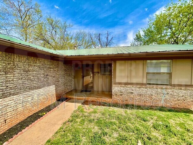 Building Photo - 2800 Wanetta Ave
