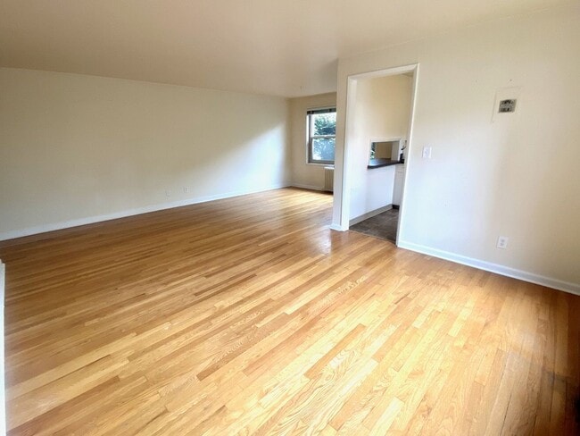 Interior Photo - Edgecliff