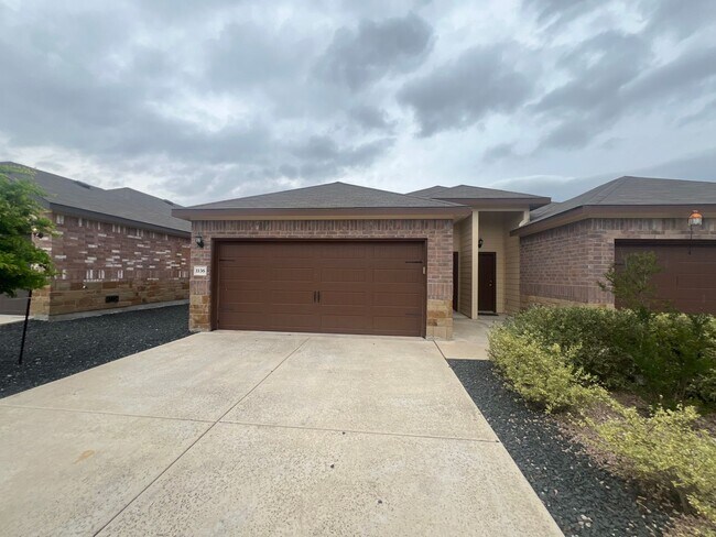 Foto del edificio - Luxury 3/2Duplex in Seguin, TX
