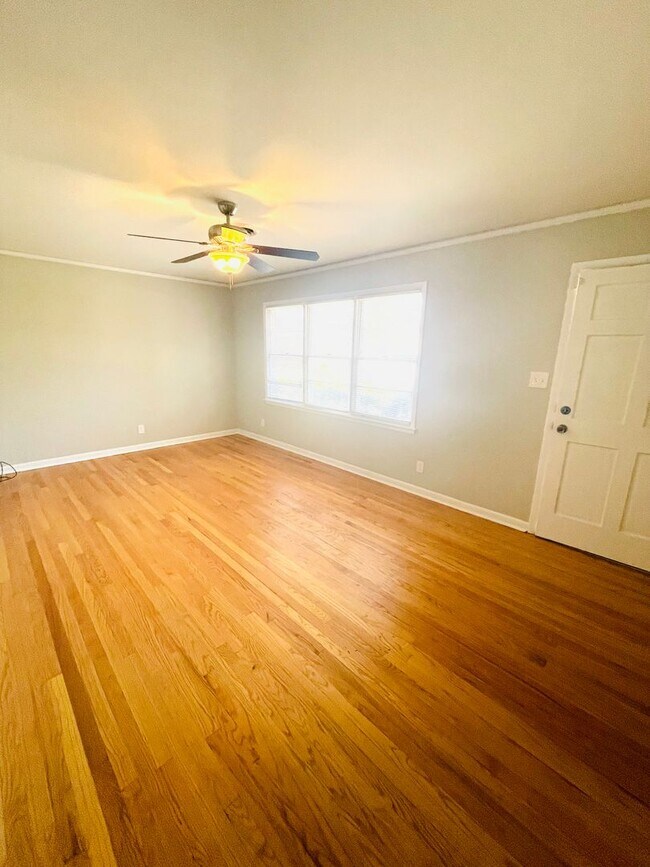Building Photo - 1104 Fairfax Ct