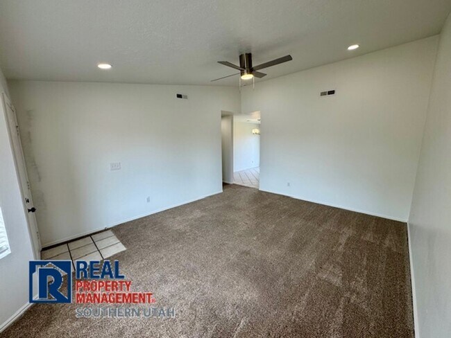 Building Photo - Palm Circle Home