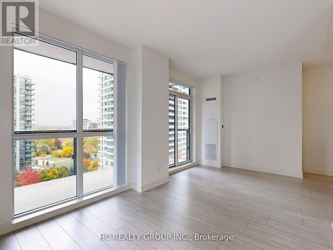 Photo du bâtiment - 4955 Yonge St