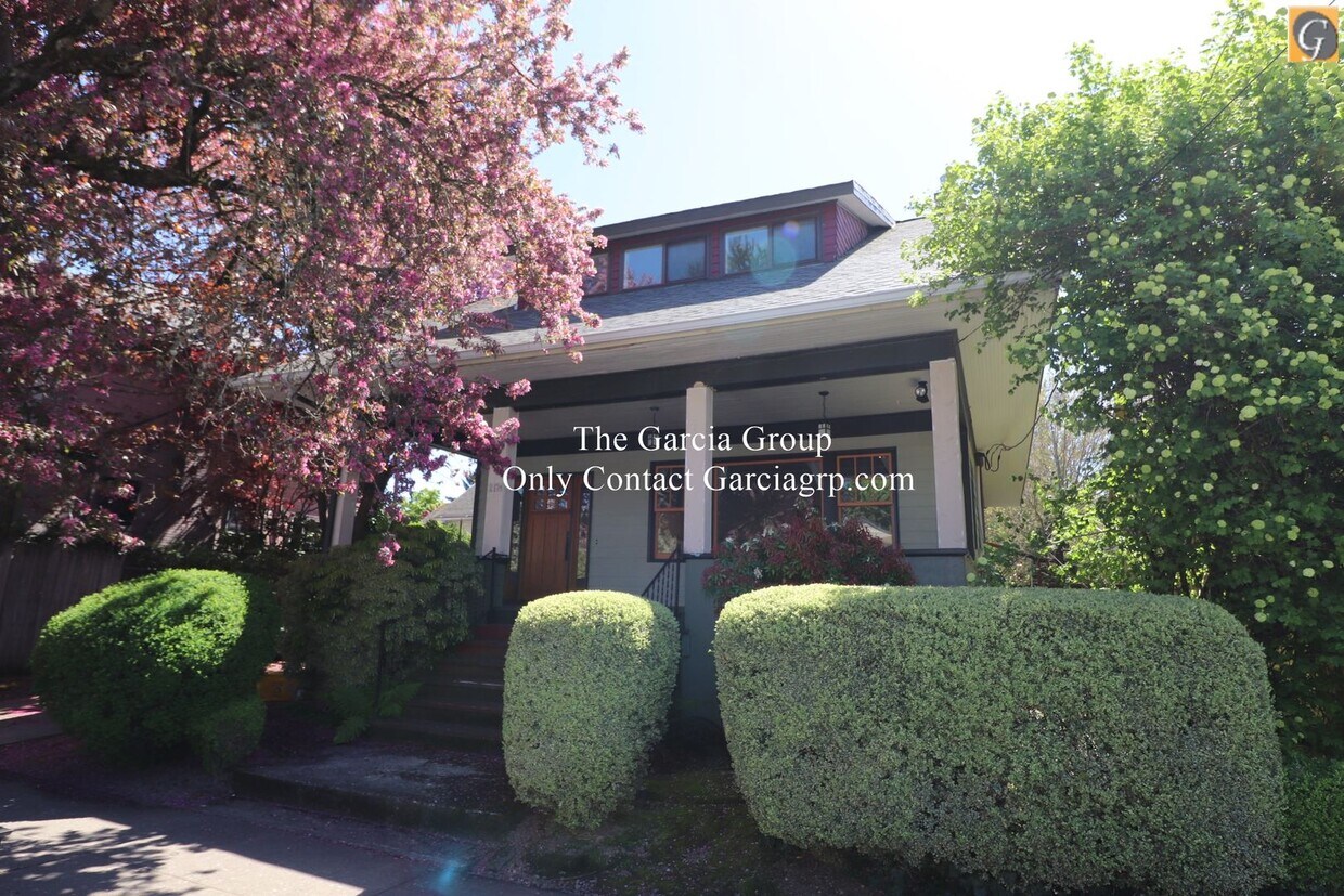 Primary Photo - Put This Stunning 4 Bedroom Home in SE Por...