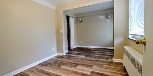 Foto del edificio - 7147 Eastlawn Dr