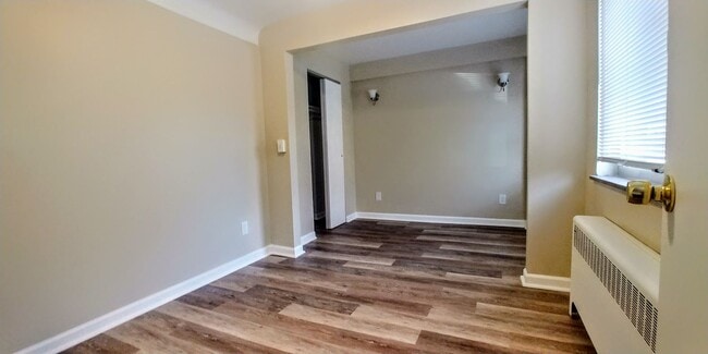 Building Photo - 7147 Eastlawn Dr
