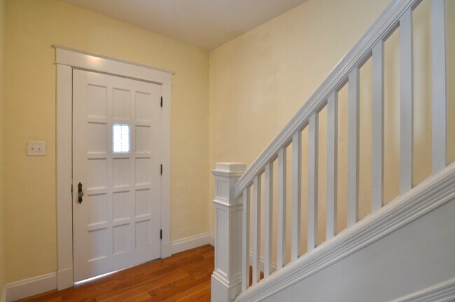 Building Photo - 2748 Markbreit Ave