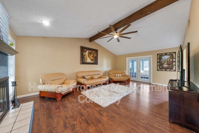 Building Photo - 1174 Mooncrest Dr