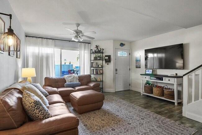 Foto del edificio - 6335 Riverwalk Ln