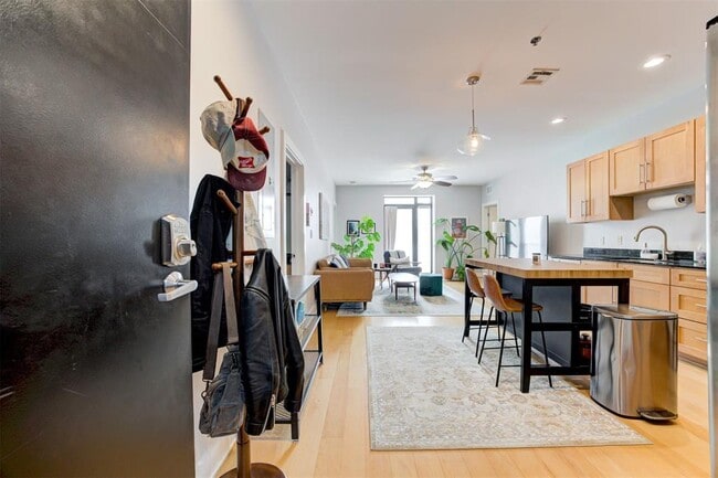 Foto del edificio - 444 N Central Ave