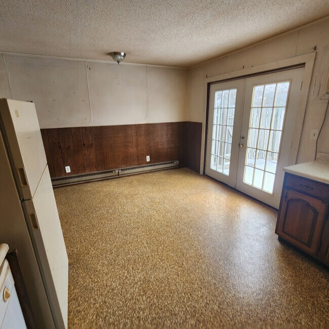 Building Photo - 405 N Church St