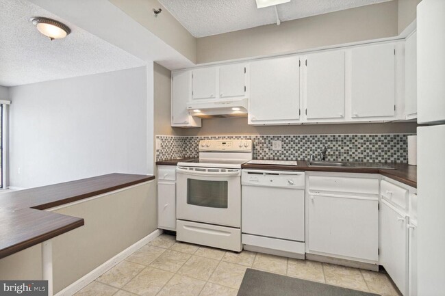 Foto del edificio - 2921 N Leisure World Blvd