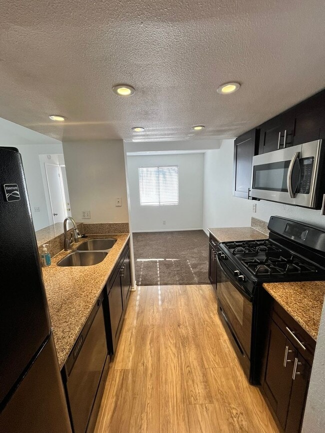 Foto del edificio - Beautifully Remodeled 2-Bed Condo with Private Patio in Casablanca