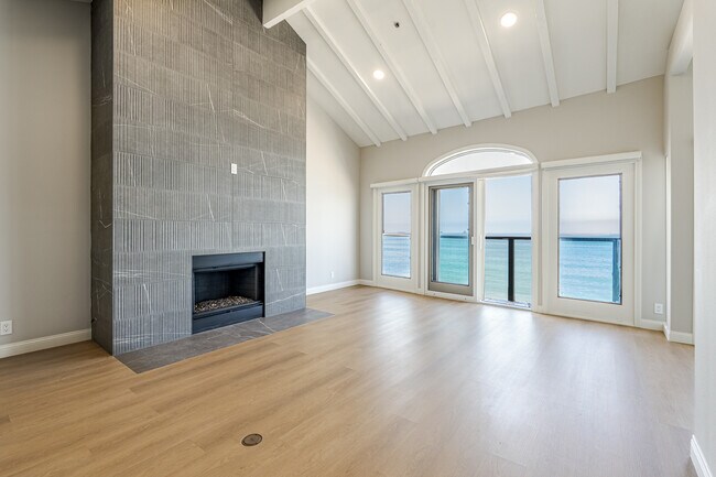 Building Photo - 6219 E Seaside Walk