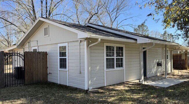 Foto del edificio - 230 N Holly Ave