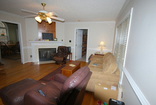 Foto del edificio - 8820 Reigate Ln