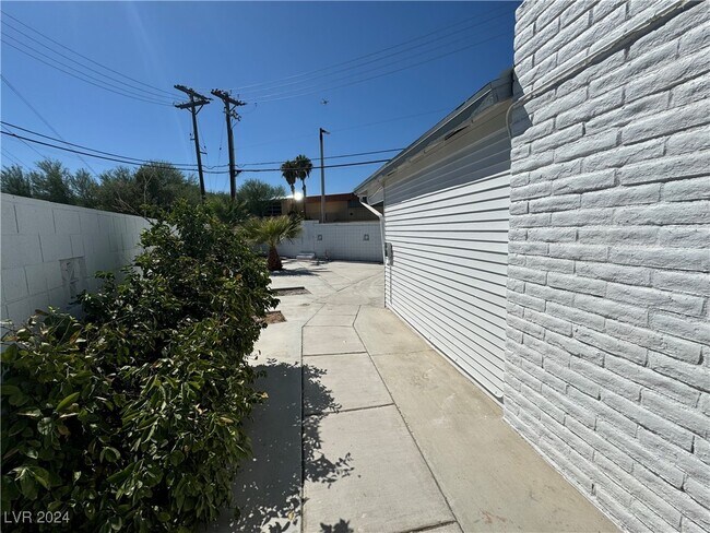 Building Photo - 3485 Nakona Ln