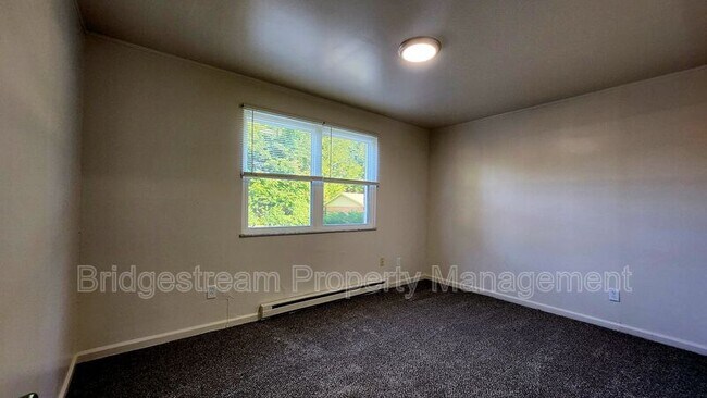 Building Photo - 421, 441, 461 & 481 N Broadway Street - Trotwood Villas Model Unit