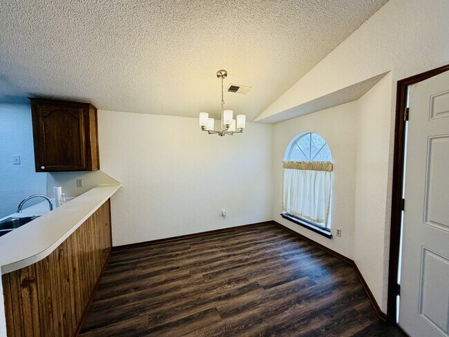 Foto del edificio - 2138 Lonnie Ln