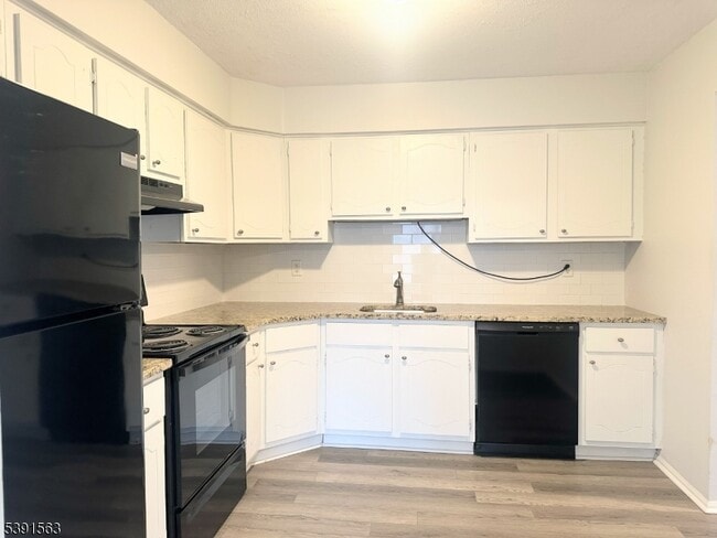 Building Photo - 70 Farm Rd