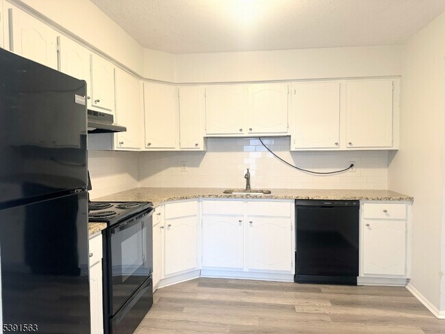 Foto del edificio - 70 Farm Rd