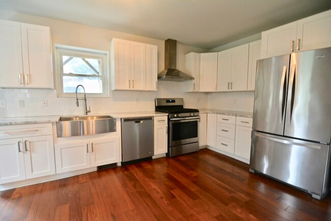 Building Photo - 147 Lachenour Ave