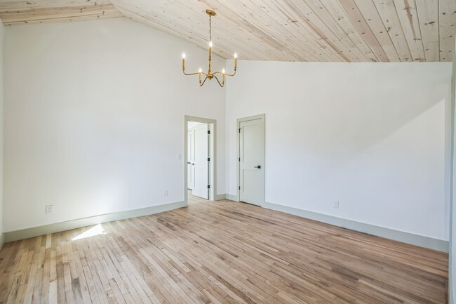 Building Photo - 937 Las Juntas St