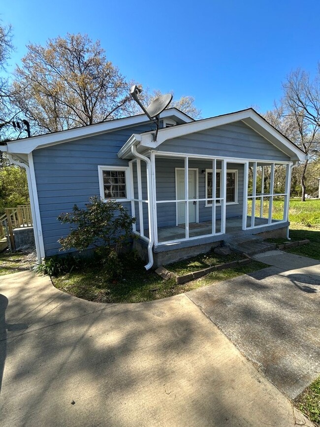 Building Photo - 314 Nixon Ave SW