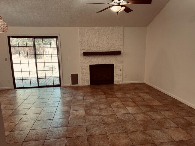 Foto del edificio - 9356 N Barton Ave