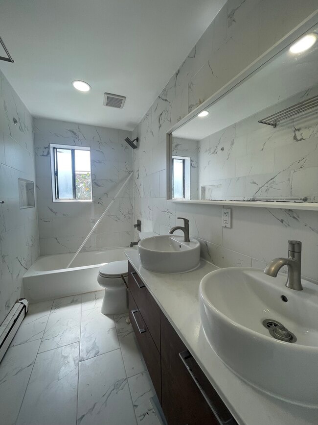 Foto del edificio - 6154 Riverdale Ave