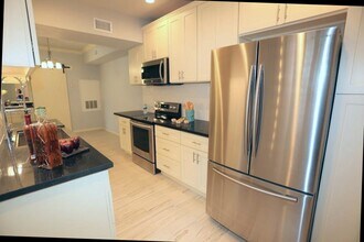 Building Photo - 2255 Braeswood Park Dr