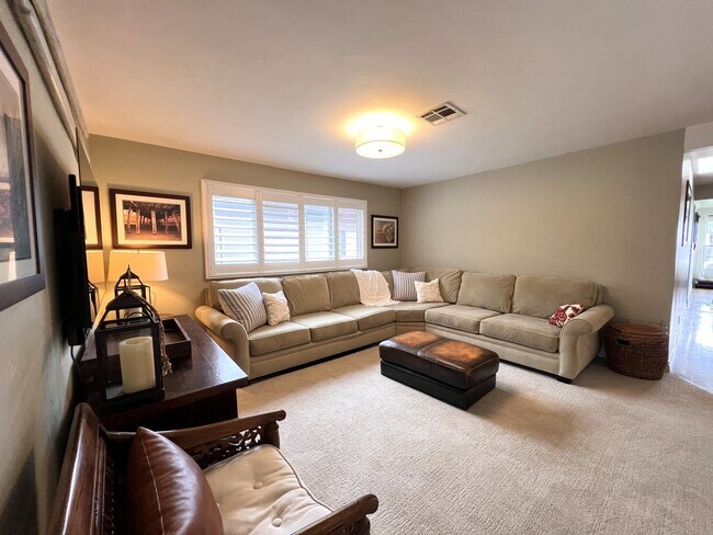 Building Photo - 3B/3B LUXURY Remodeled Home! w/ Garage! Large Fenced Backyard! Bike to the Beach!