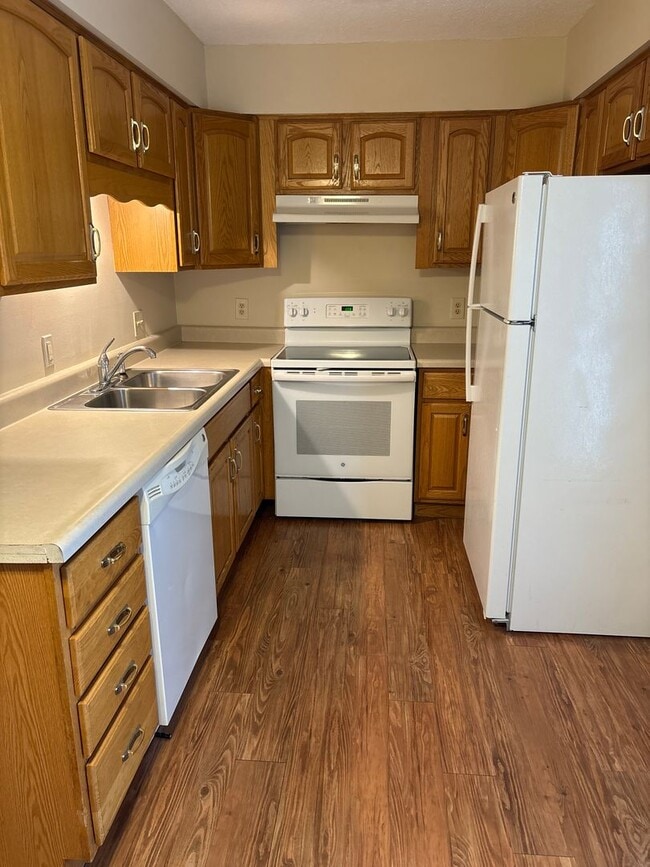 Foto del edificio - 2 Bedroom, 1.5 Bath Townhouse in Clinton, IA