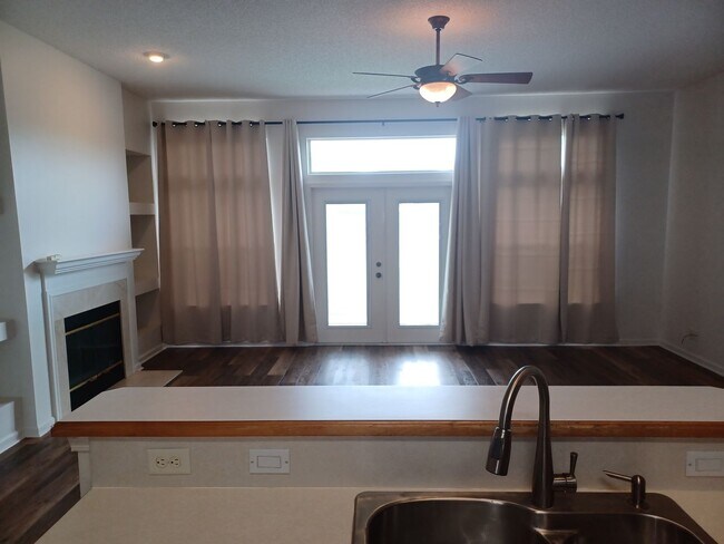 Foto del edificio - Large 3 BR 2 BA Rental in Desirable Area