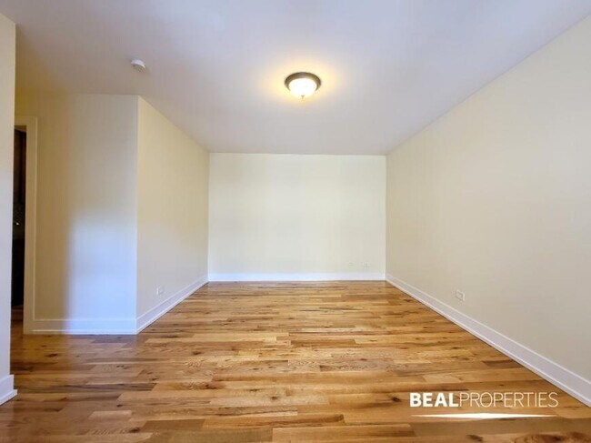 Building Photo - 0 bedroom in CHICAGO IL 60614